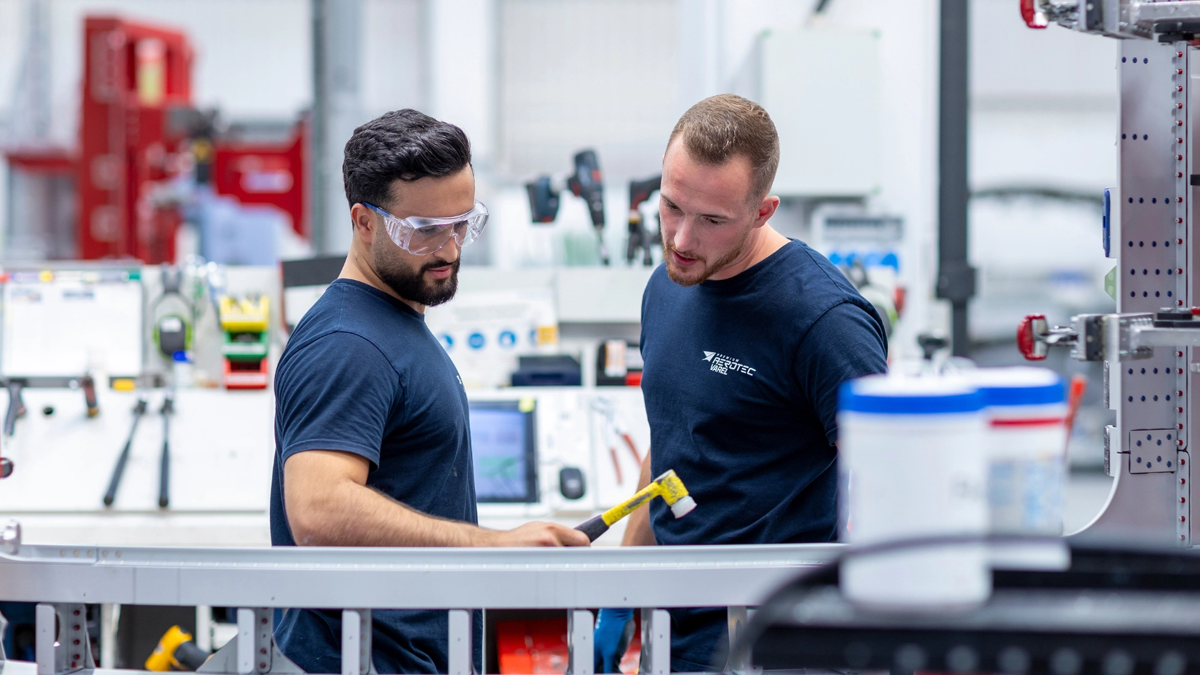 Die IG Metall kämpft jeden Tag für faire Arbeit, mit ihren Tarifverträgen und in den Betrieben. So wie bei Premium Aerotec in Varel. Hier haben IG Metall-Betriebsräte die Übernahmen von über 140 Leihbeschäftigten durchgesetzt.