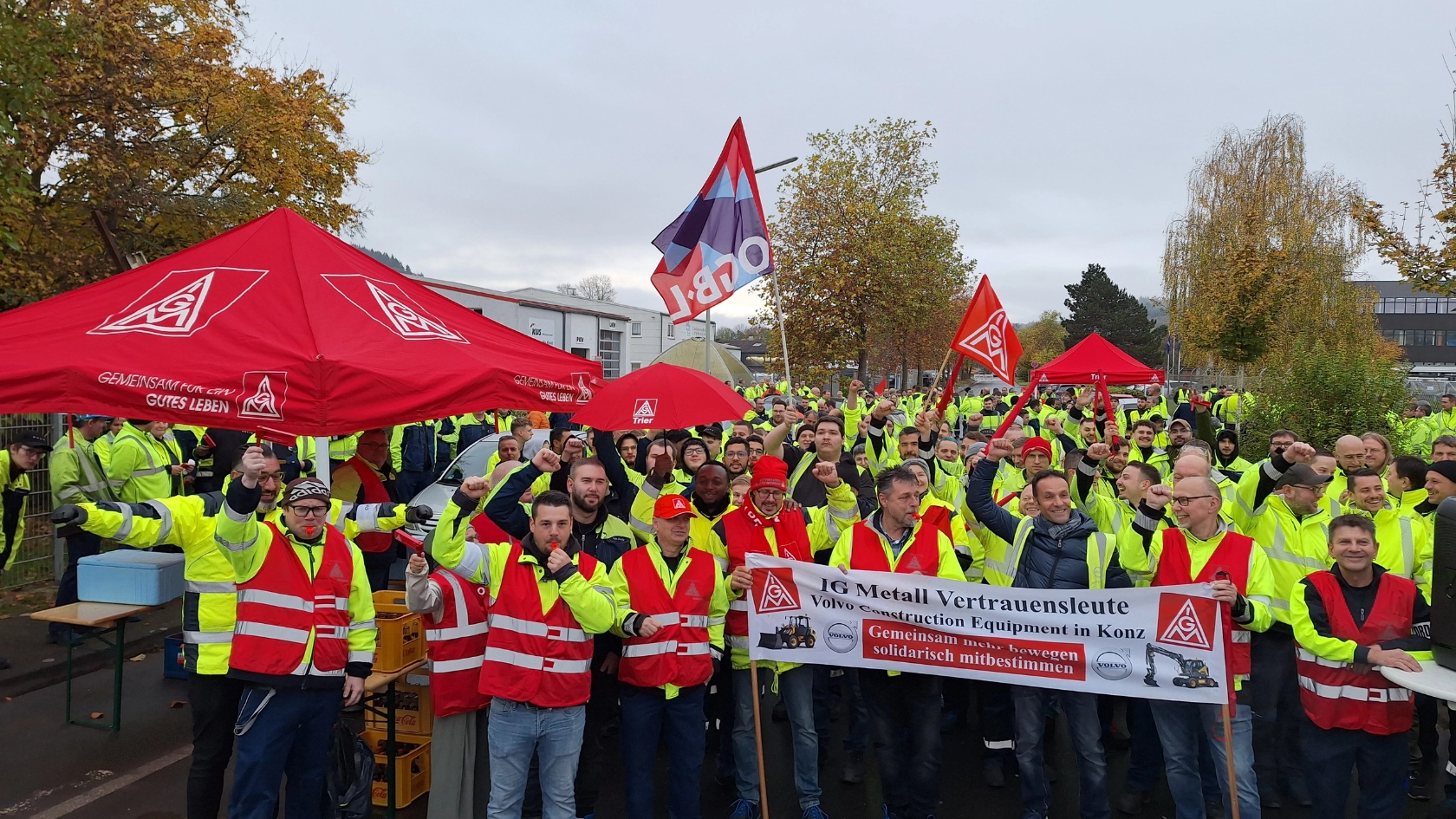 Infostand zum Warnstreik bei Volvo in Konz