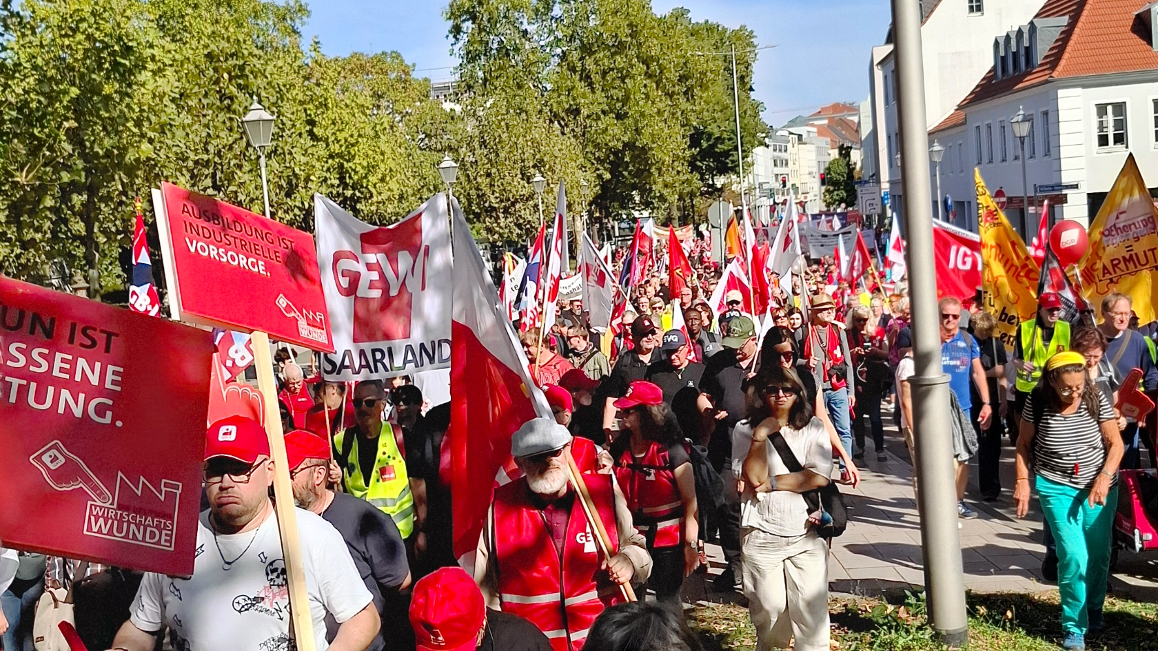Hart verdient! DGB Demo Saarbrücken