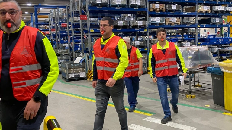 Infostand zum Warnstreik bei Volvo in Konz
